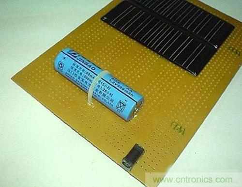 微型太陽能供電板DIY，給手電筒收音機(jī)供電