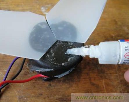 想減少電費(fèi)嗎？DIY一個(gè)迷你風(fēng)力發(fā)電機(jī)吧