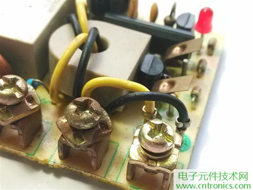 漏電保護(hù)器拆解：結(jié)構(gòu)有差異，做工不錯