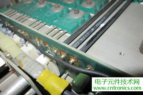 用料很給力！專業(yè)后級功放美國高峰FA1201拆解