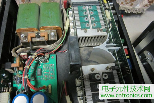 用料很給力！專業(yè)后級功放美國高峰FA1201拆解