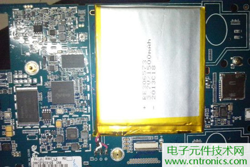 不怕摔的電紙書！一款柔性屏電子書閱讀器拆解