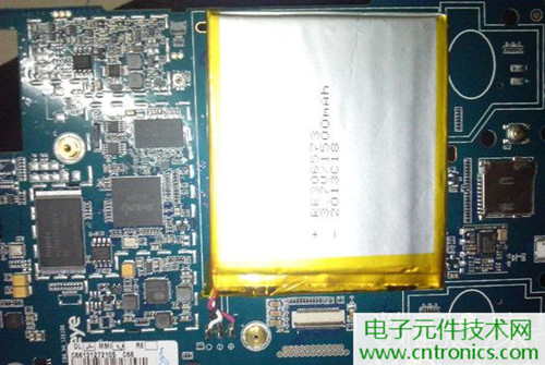 不怕摔的電紙書！一款柔性屏電子書閱讀器拆解