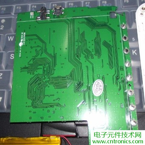 探秘電子紙！一款電紙書的電子墨水屏拆解