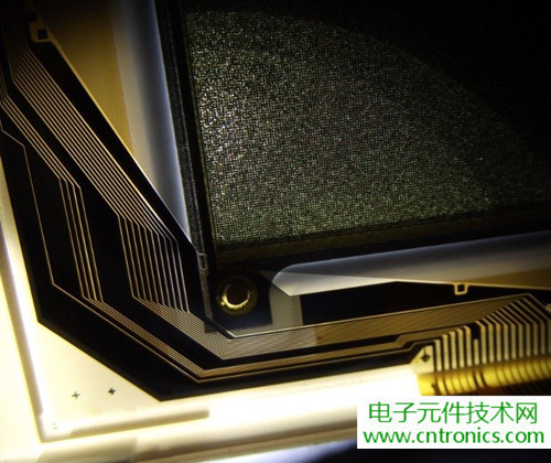 探秘電子紙！一款電紙書的電子墨水屏拆解