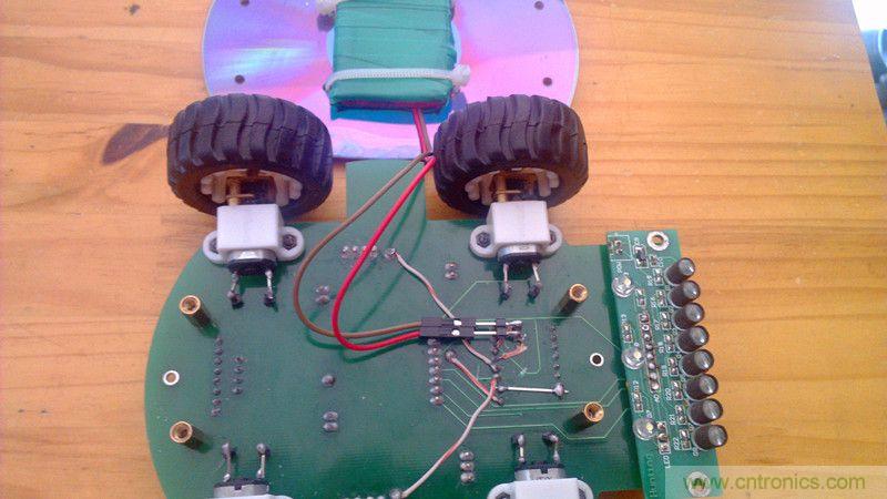 牛人力作！PCB版藍(lán)牙智能小車DIY