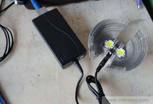 變廢為寶！風(fēng)扇散熱器變身山寨LED燈