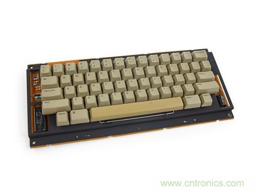 拆！古董級(jí)Macintosh 128K電腦