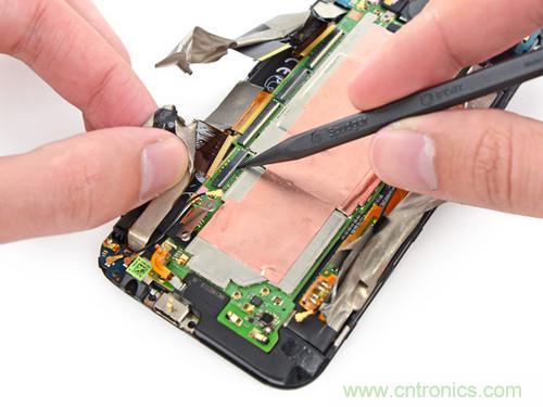 牛人強(qiáng)拆！新HTC One(M8)真機(jī)精密做工難修理