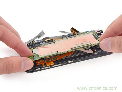 牛人強(qiáng)拆！新HTC One(M8)真機(jī)精密做工難修理