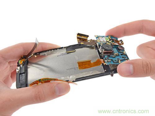 牛人強(qiáng)拆！新HTC One(M8)真機(jī)精密做工難修理