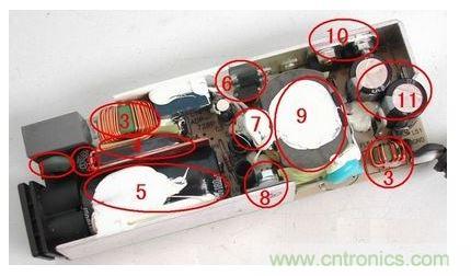 電源適配器的構(gòu)造  6 1. 壓敏電阻，其功能是當外界電壓過高時，壓敏電阻阻值迅速變得很小，與壓敏電阻串聯(lián)的保險絲被熔斷，從而保護其他電路不被燒壞。  2. 保險絲，規(guī)格為2.5A/250V，當電路中的電流過大時，保險絲會熔斷以保護其他元件。  3. 電感線圈(又稱扼流圈)，主要功能是降低電磁干擾。  4. 整流橋，規(guī)格為D3SB，作用是把220V交流電變?yōu)橹绷麟姟? 5. 濾波電容，規(guī)格為180μF/400V，作用是濾除直流電中的交流紋波，使電路工作更可靠。  6. 運放IC(集成電路)，保護電路、電壓調(diào)節(jié)的重要組成部分。  7. 溫度探頭，用于探測電源適配器的內(nèi)部溫度，當溫度高于某一設(shè)定值時(不同品牌的電源適配器，其設(shè)定的溫度閥值略有不同)，保護電路會切斷適配器的電壓輸出，從而保護適配器不受損壞。   8. 大功率開關(guān)管，是開關(guān)電源中的核心元件之一，開關(guān)電源能“一開一關(guān)”地工作，開關(guān)管功不可沒。   9. 開關(guān)變壓器，開關(guān)電源中的核心元件之一。   10. 次級整流管，功能是把低壓交流電變?yōu)榈蛪褐绷麟姟Ｔ贗BM的電源適配器中，整流管往往是由兩個大功率并聯(lián)工作的，以獲得較大的電流輸出。   11. 次級濾波電容，規(guī)格為820μF/ 25V，共有兩個，起濾除低壓直流電中的紋波的作用。  除上述元件外，電路板上還有可調(diào)電位器及其他阻容元件。