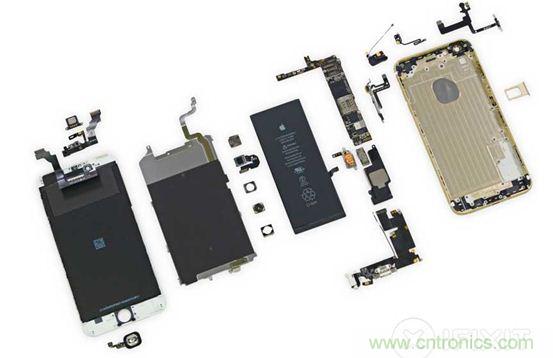 iPhone 6 Plus完全拆卸后可以看到，該產(chǎn)品在較小的空間容納了大量硬件。（來源：iFixit）