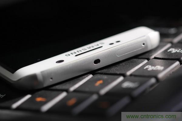 三星S6 Edge+拆解：比S6 Edge加在哪里？