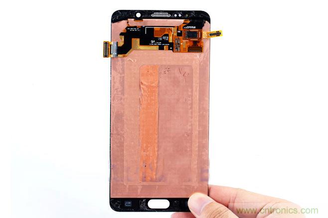 Galaxy Note5拆解，與S系列差距日漸模糊