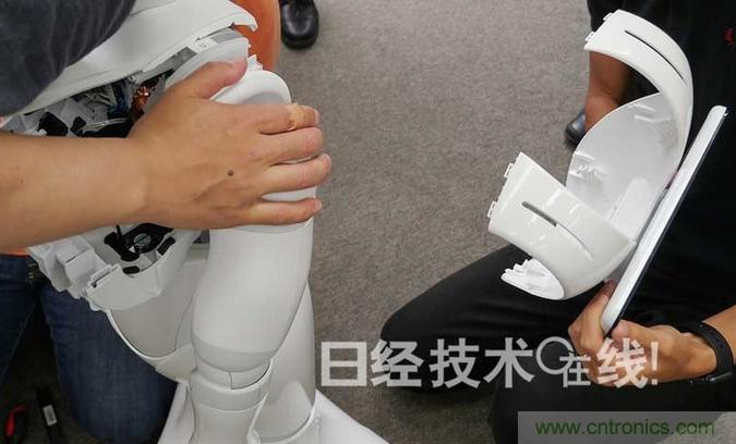 拆解筆記本不過癮，那就來拆拆日本情感機器人吧！