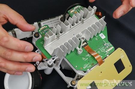 拆解筆記本不過癮，那就來拆拆日本情感機器人吧！