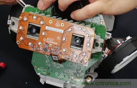 拆解筆記本不過癮，那就來拆拆日本情感機器人吧！
