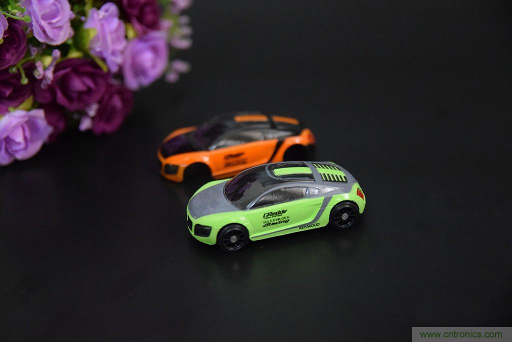 虛擬與現(xiàn)實(shí)相結(jié)合的飛車游戲，讓你體驗(yàn)速度與激情的碰撞！