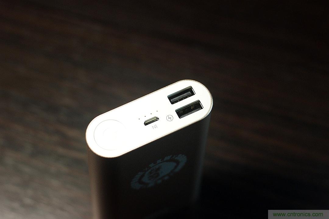 移動電源也玩雙引擎？快到你想象不到