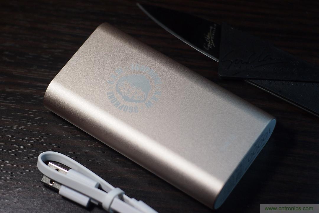 移動電源也玩雙引擎？快到你想象不到