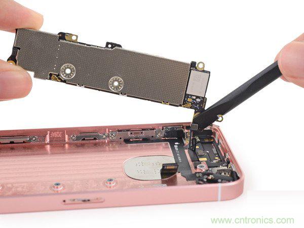 有什么地方?jīng)]有變？iPhone SE真機(jī)拆解
