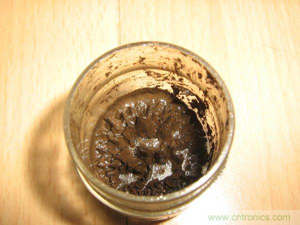 藝術(shù)源于生活，用生活中的物件也能制作磁流體