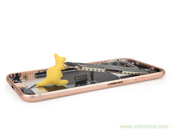 iPhone 8首拆：無線充電版本的iPhone 7？