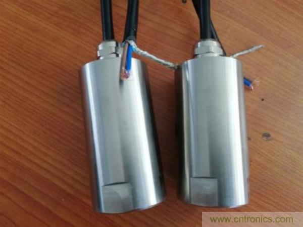 振動(dòng)傳感器的機(jī)電變換原理？主要的分類(lèi)有哪些？