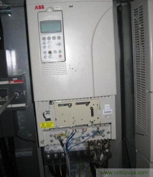 變頻器的輸出頻率調(diào)高，那么輸出電壓將如何提高？