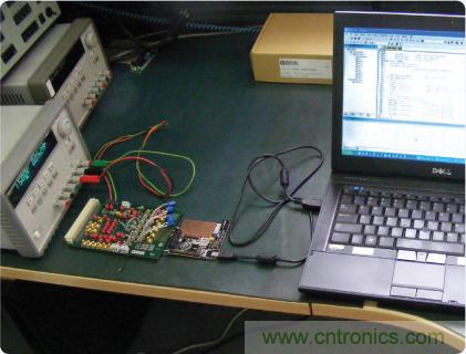 ADuC7026提供可編程電壓，用于評估多電源系統(tǒng)