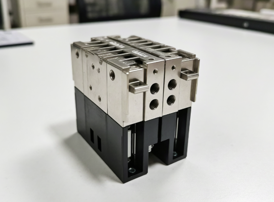 控制信號的“蒲公英”:中間繼電器如何實現(xiàn)安全的多路分發(fā)與隔離 控制信號的“蒲公英”:中間繼電器如何實現(xiàn)安全的多路分發(fā)與隔離